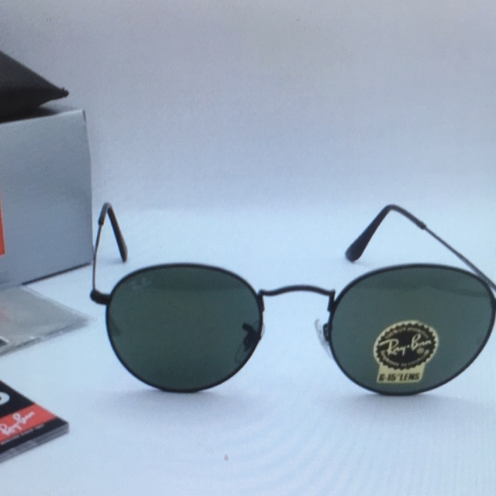 Ray-Ban Round Sunglasses with Green Lenses